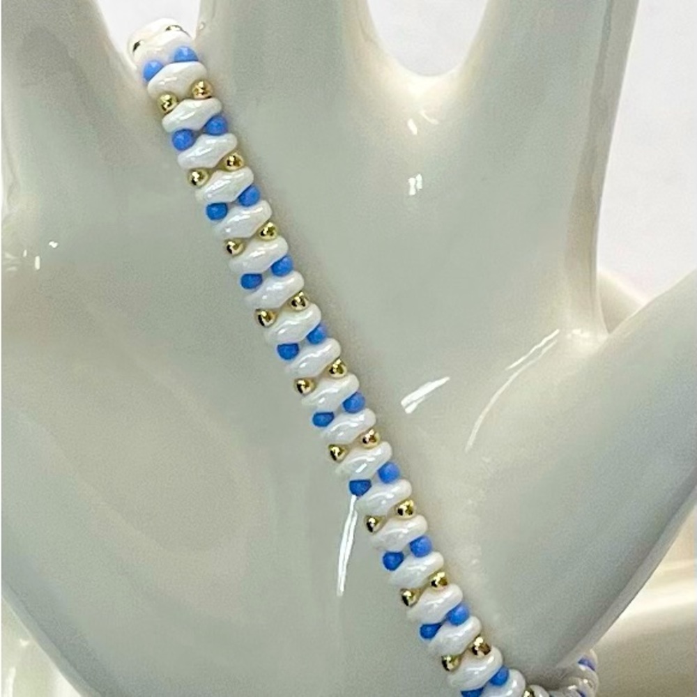 Double bracelet of blue and gold.